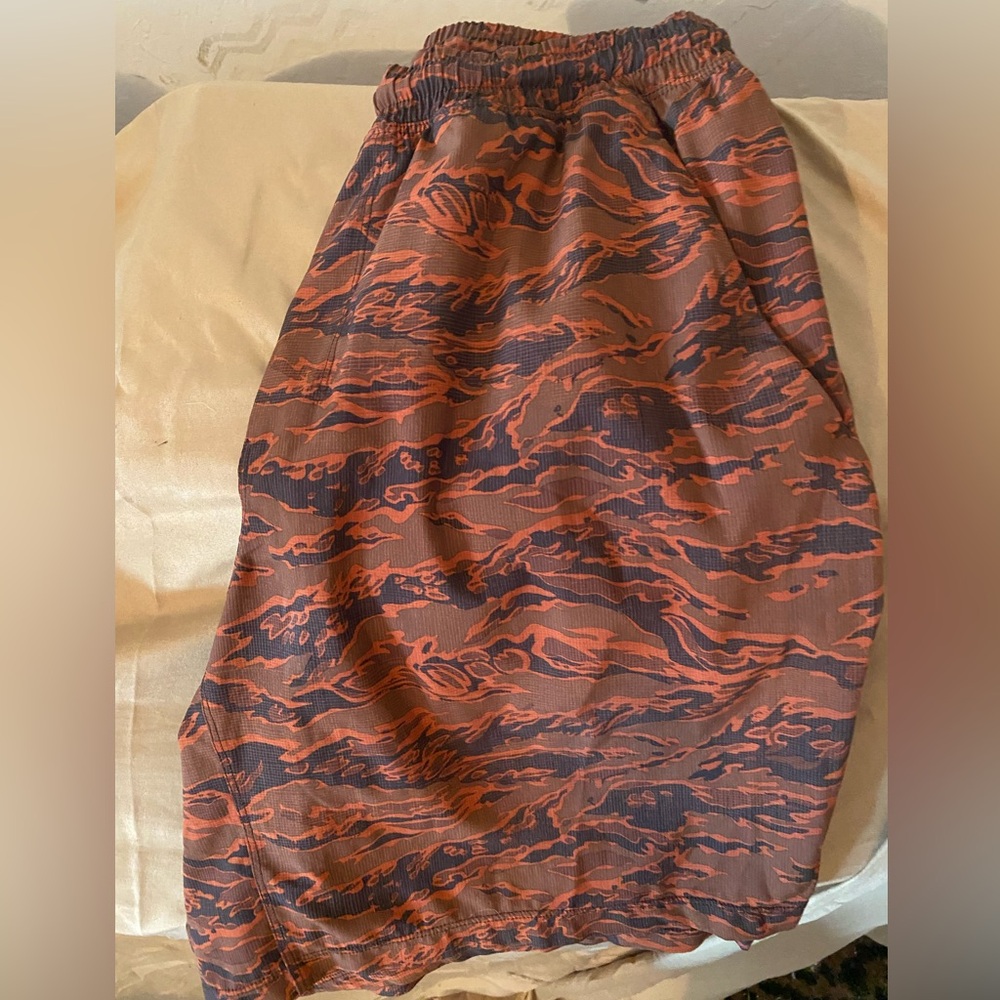 Lululemon Mens Size L Shorts